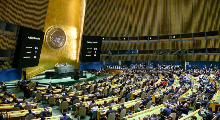 L’Assemblée générale adopte une résolution exigeant le retrait des forces russes de l’Ukraine